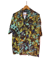 Load image into Gallery viewer, Men’s Leaf Pattern Button Up