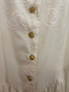 White Dress with an embroidered Pattern
