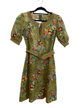 Load image into Gallery viewer, Green Floral Print Dress w/ Belt